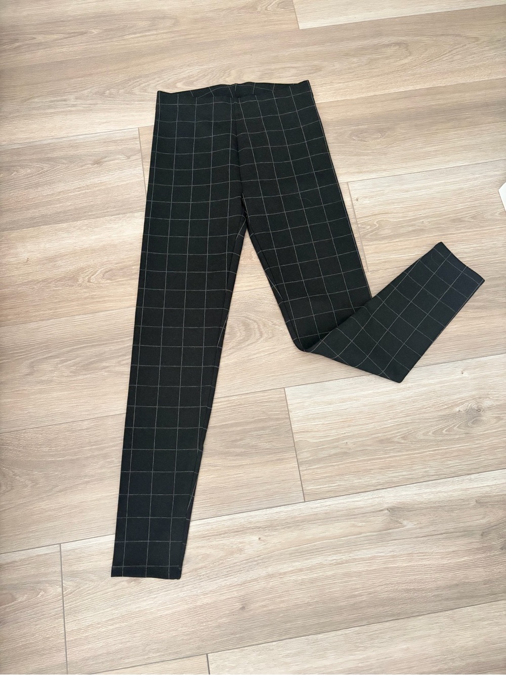 Ann Taylor-Black Windowpane Skinny Pants -S